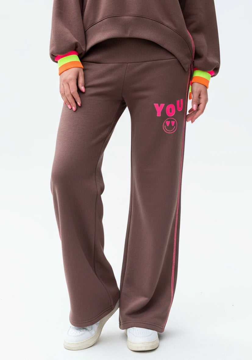 Sweatpants Hey you! - chocolate