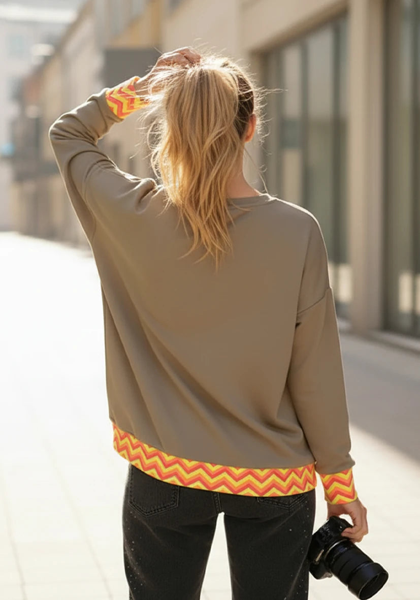 V-Neck Chasing Sunsets - sand