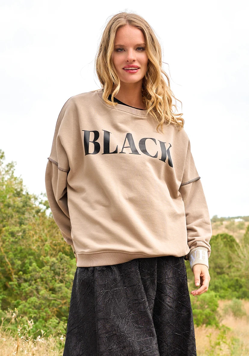 Roundneck Black and White - sand