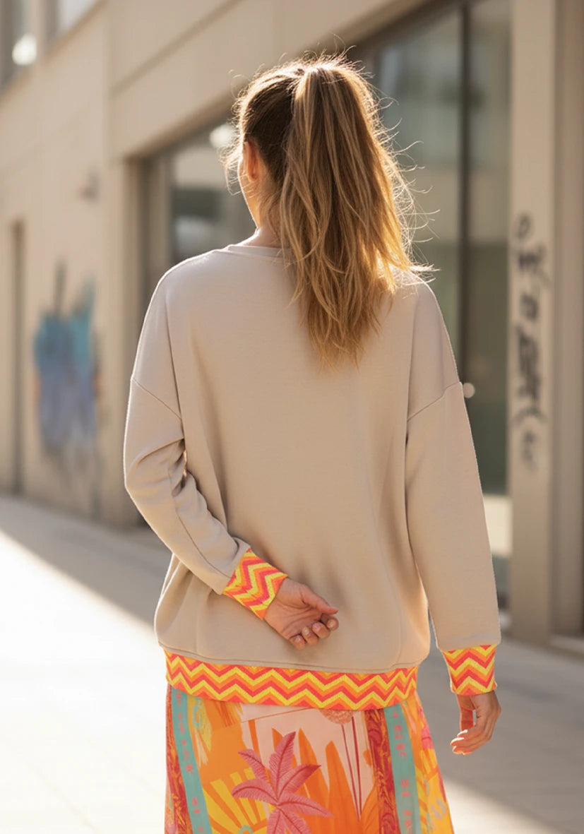 V-Neck Chasing Sunsets - creme